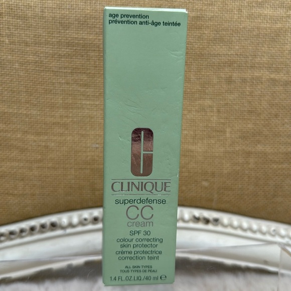 Clinique
SUPERDEFENSE CC CREAM COLOR MEDIUM DEEP 40ML - Picture 2 of 9